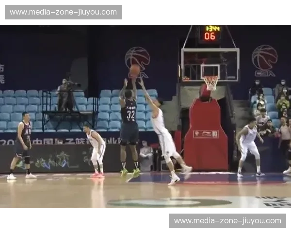 巅峰博弈，烈火烹油：置身广东vs浙江现场，感受中国篮球最狂热的脉搏